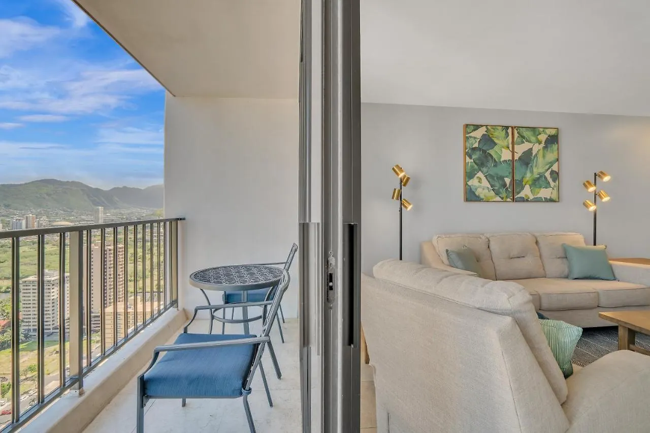 Beach Oasis With Ocean & City Views With Free Parking! Honolulu