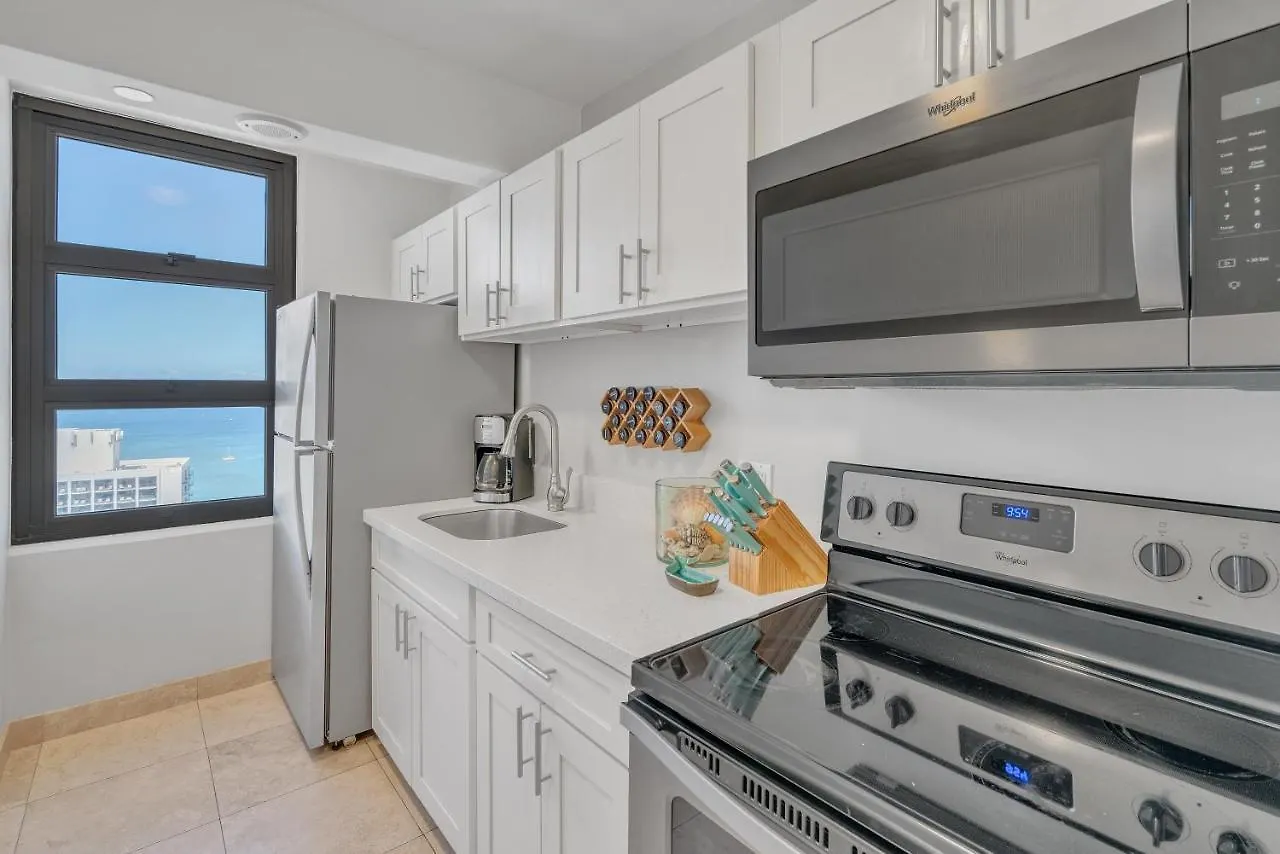 Beach Oasis With Ocean & City Views With Free Parking! Honolulu 0*,  United States