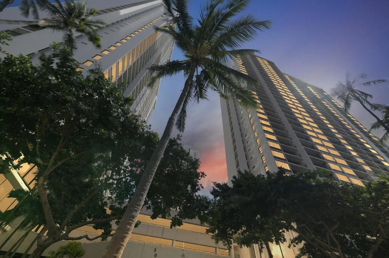 Beach Oasis With Ocean & City Views With Free Parking! Honolulu Apartment