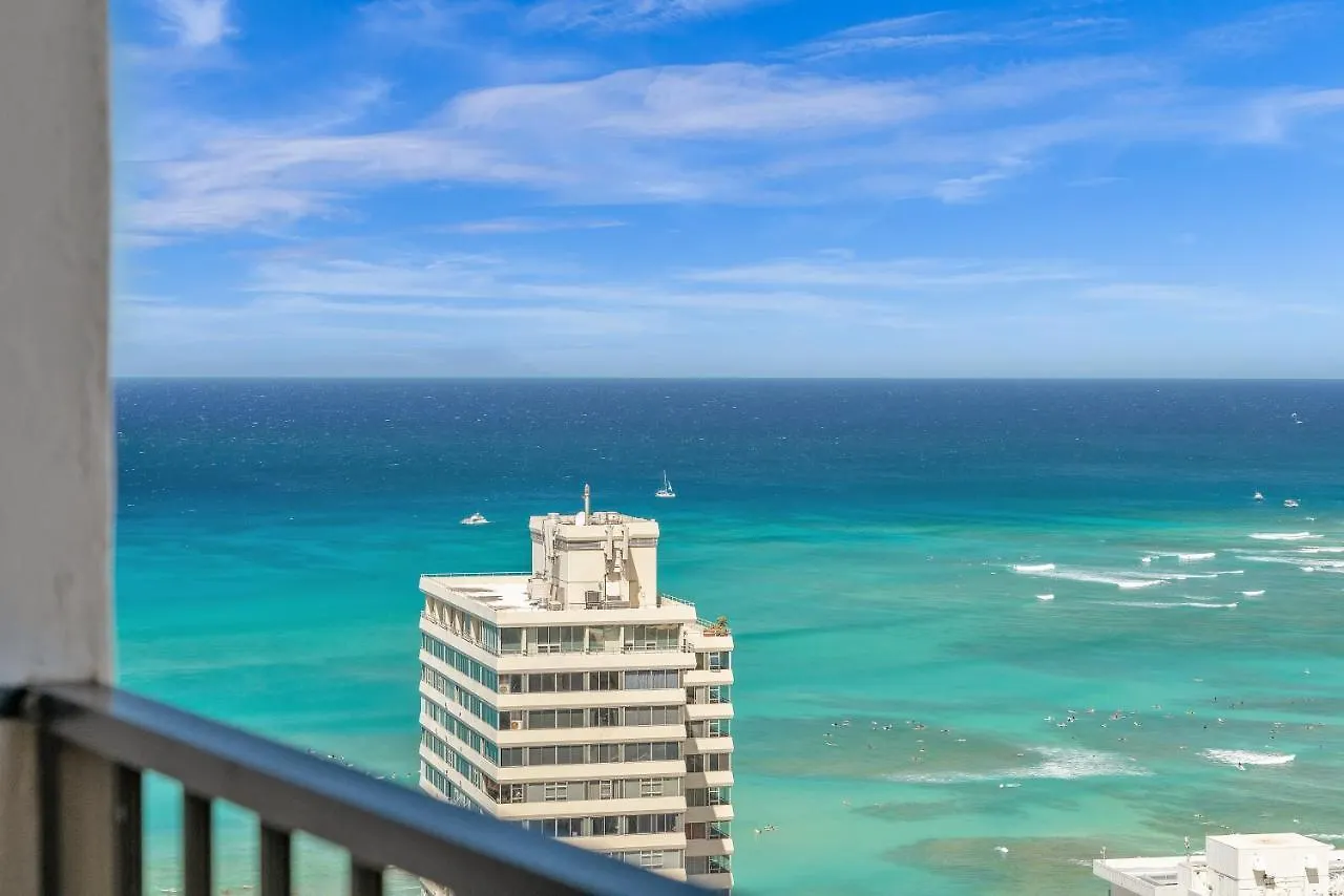 Beach Oasis With Ocean & City Views With Free Parking! Honolulu Apartment
