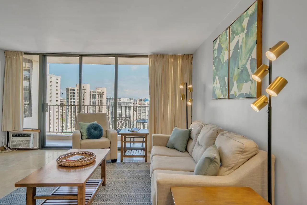 Beach Oasis With Ocean & City Views With Free Parking! Honolulu Apartment