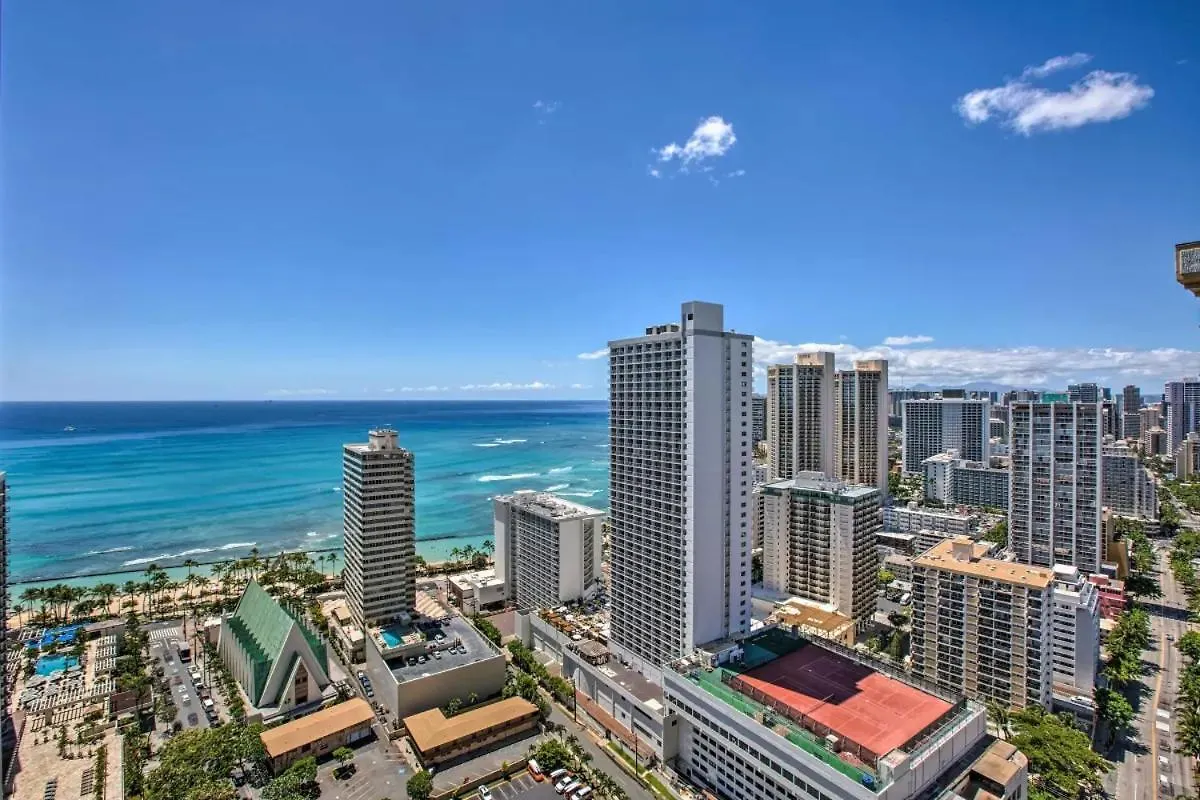 Beach Oasis With Ocean & City Views With Free Parking! Honolulu