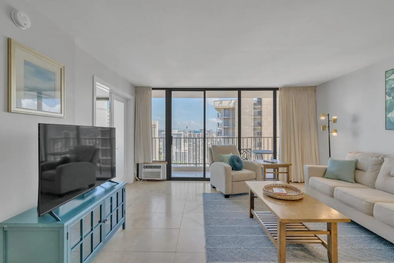 Beach Oasis With Ocean & City Views With Free Parking! Honolulu